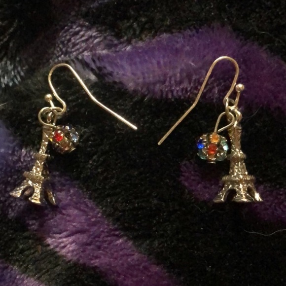 Jewelry - ♥️HP♥️Silver Eiffel tower earrings